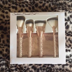 NWT Contour Brush Set with Makeup Bag
